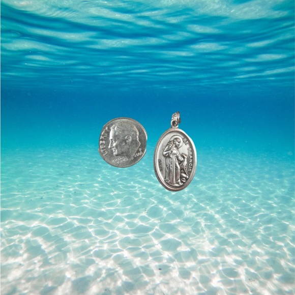 Sterling plated 18” chain with a crucifix and a St Francis medal. - Picture 6 of 10